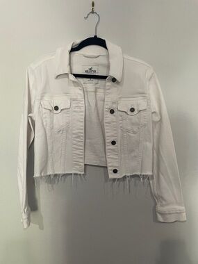 Hollister White Cropped Raw-Hem Denim Jacket